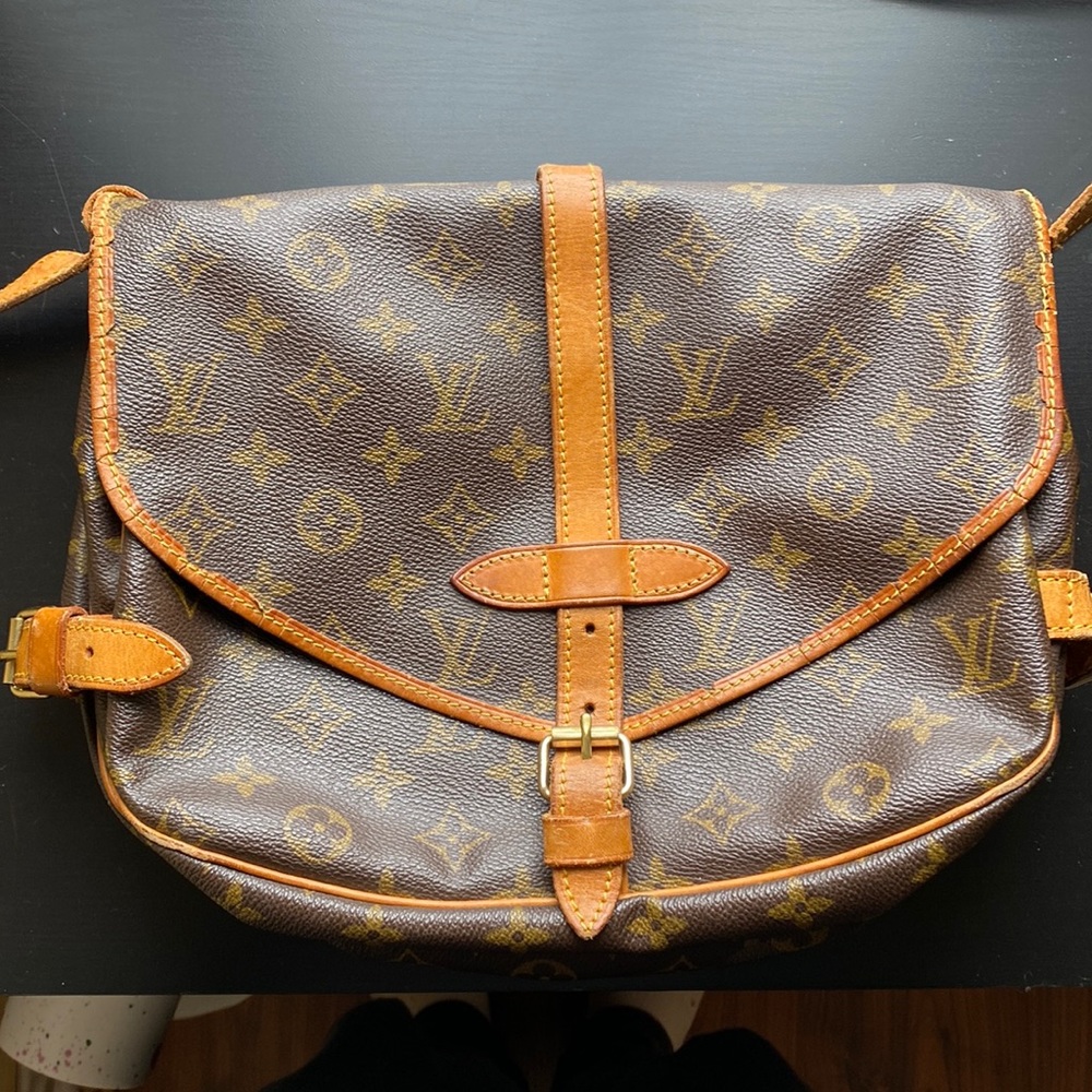 Louis Vuitton Saumur 25